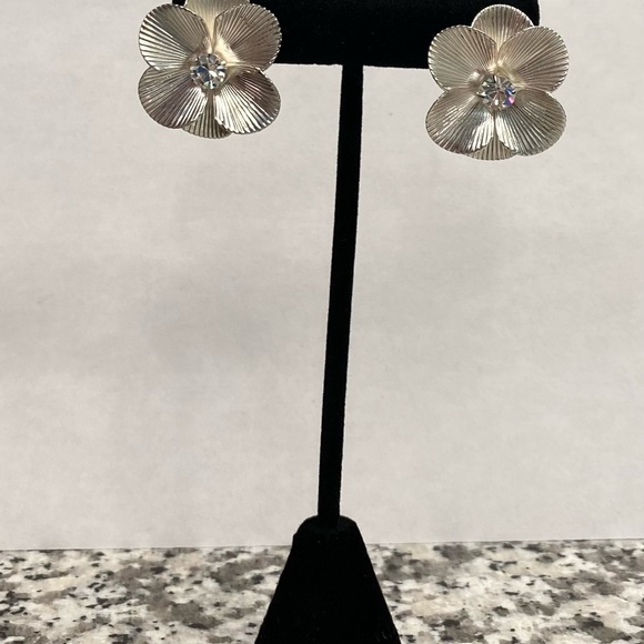 Silver Roses - Picture 1 of 4